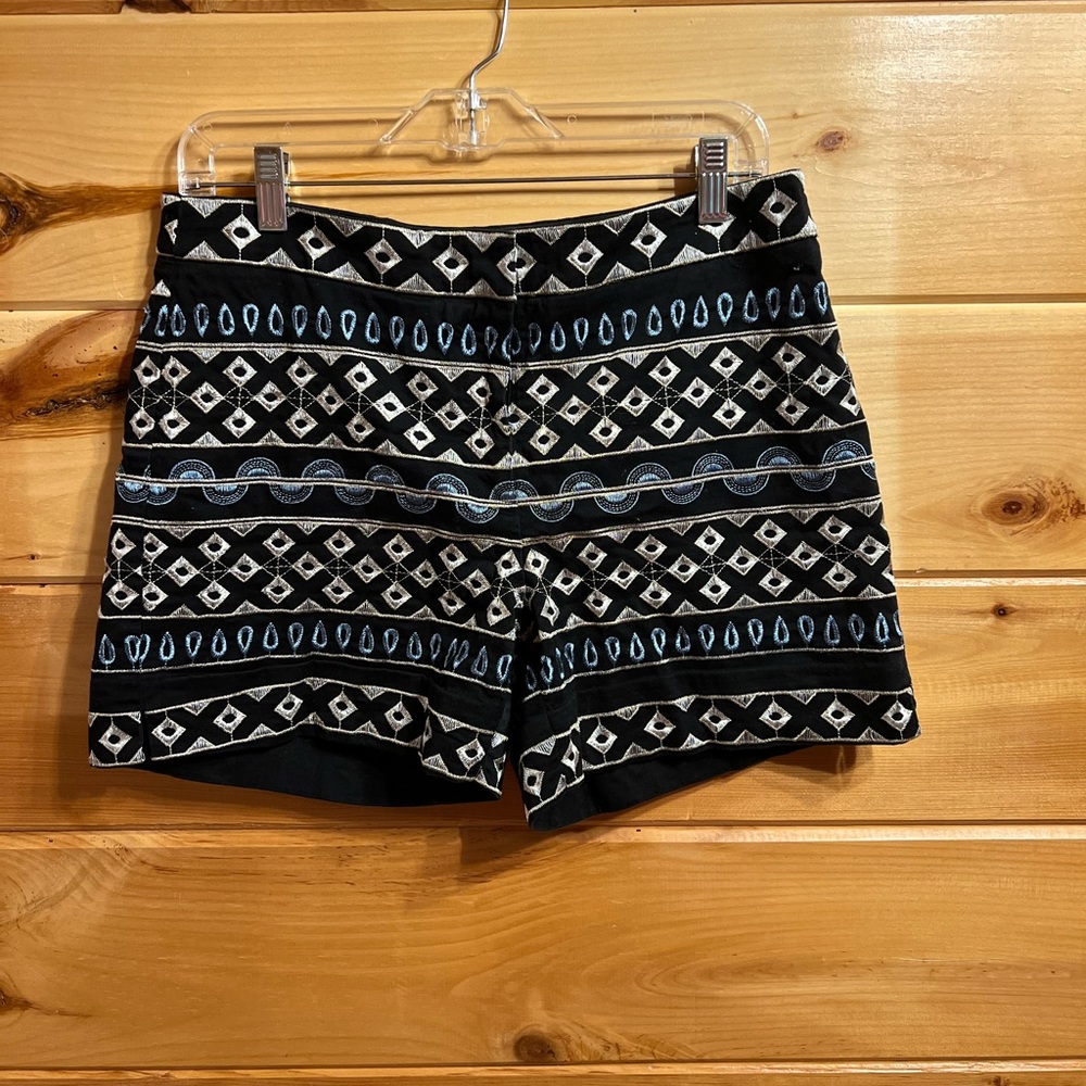 White House Black Market 5 “ embroidered short
